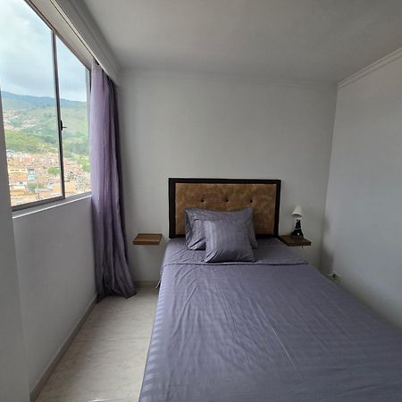 Apartamento Vistas Lindas Cerca Centro Medellín Exterior foto
