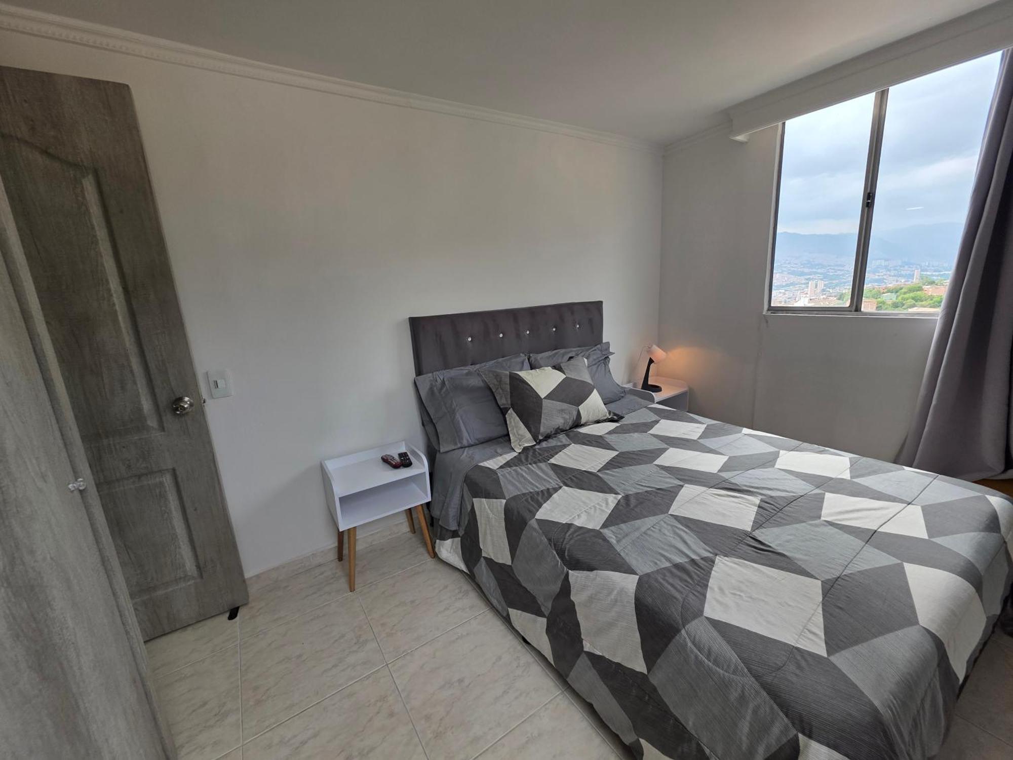 Apartamento Vistas Lindas Cerca Centro Medellín Exterior foto